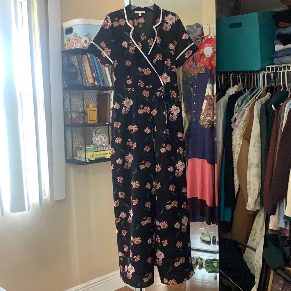 Black Floral Romper 🌸